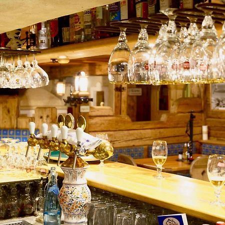 Hotel 3 Etoiles -Restaurant Le Pilatus Куршевель Экстерьер фото